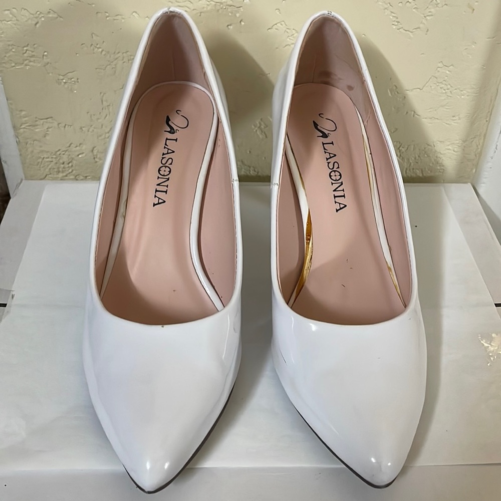 Women white heels. Size 7. Like new